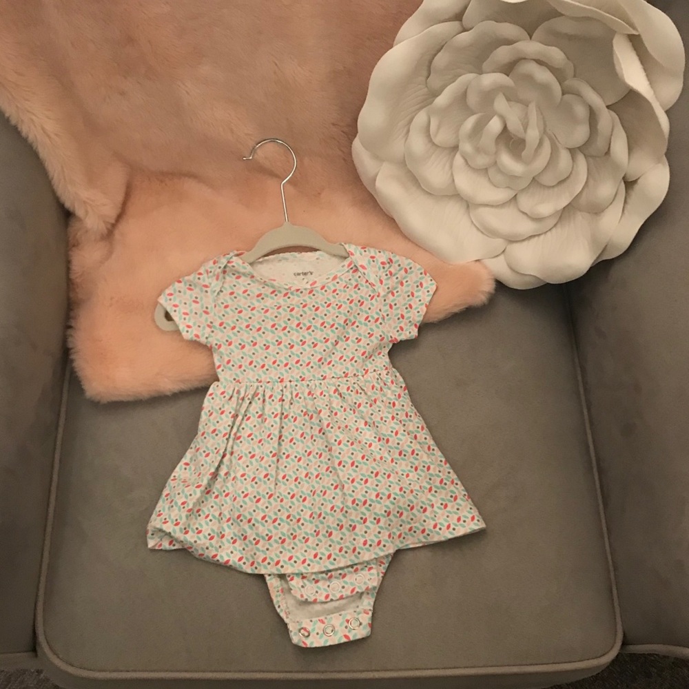 ♥️CUTE As A Button! Baby Bundle 2 Dresses 0-3 Mo - Picture 4 of 5